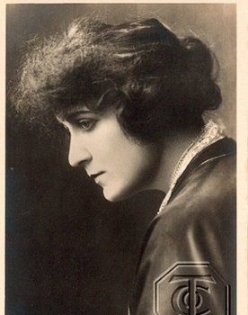 Lila Chester as Mae Forsythe