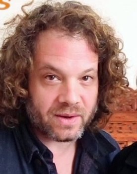 Emmanuel Baroux as Self - Guitare/Chœurs