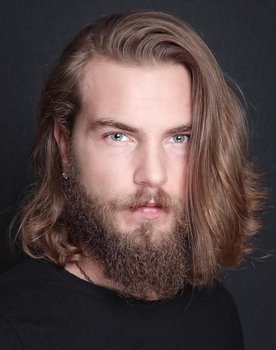 Caner Nalbantoğlu as Yakışıklı Erdal