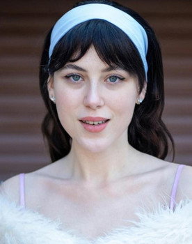 Beren Demirkaya as Ayşe