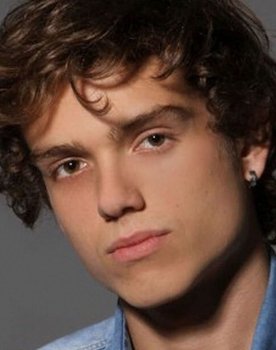 Matheus Polis as Théo (Jovem)
