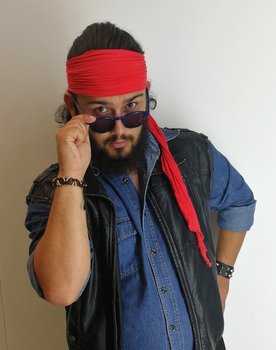 Dariusch Tabatabaei as Dariusch Tabatabaei