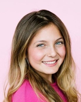 Emma Berman as Holly Anderson