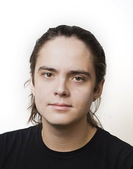 Miles Robbins as Sean Brewer