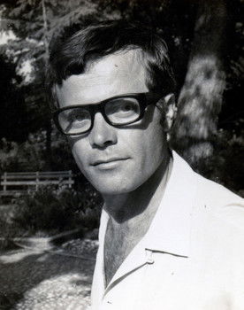 Andon Qesari as Oficer I SIMIT