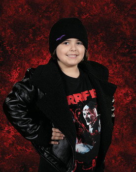 Violet Ferreira as Hilary