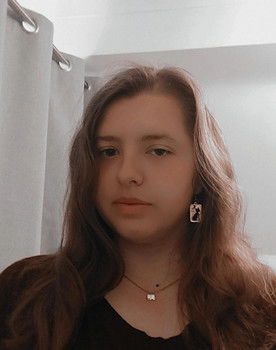 Rebecca Telford as Isla