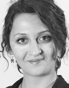 Ayça Aşık as Zeynep