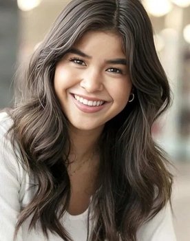 Ava Jarque as Young Skye