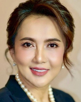 Issariya Maraisi as Mae Iet