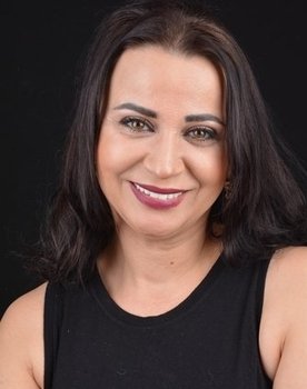 Öznur Ön as Perihan Zeytin