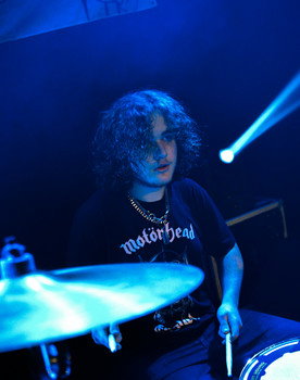 Loris Burger as Loris, le batteur