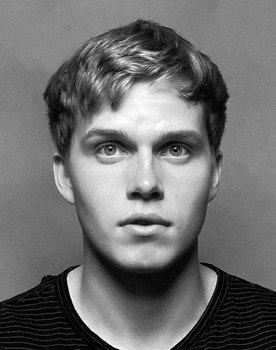 Kristian Repshus as Evensen