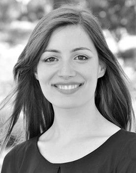 Elsa Siskou as Della