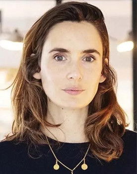 Sophie Mas as La mère d'Arco (voix)