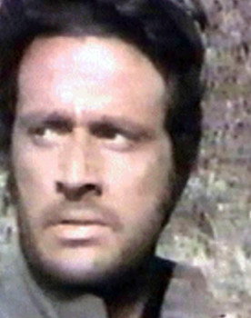 Massimo Carocci as Giulio