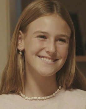 Agustina Vivone as Emily