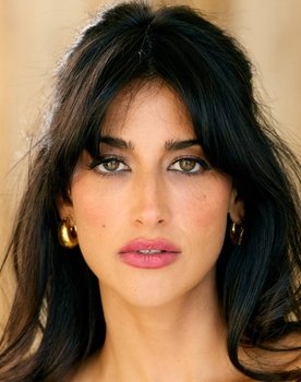 Marila Lombrozo as Aurelia Romero