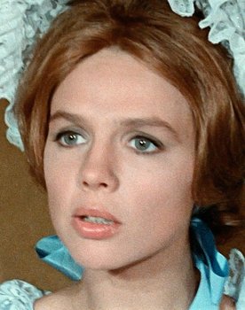 Haydée Politoff as Valeria