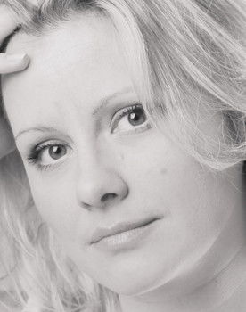 Yuliya Safronova as Саша