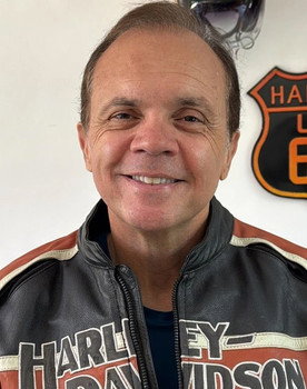 Sérgio Moreno as Daniel