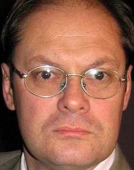 Andrey Lebedev as врач в больнице Раисы