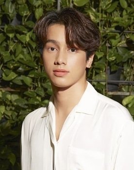 Chisanupong Paungmanee as Smart [My Crazy Romance]