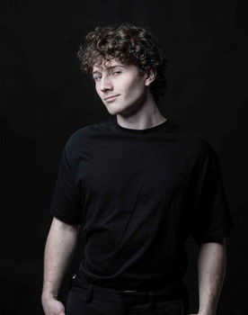 Valentín Ángel Fernández as Hermano