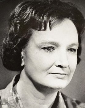 Lia Laats as Lydia, their daughter
