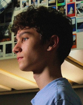 Bennett Newton as Zachary