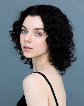 Александра Маховикова as 