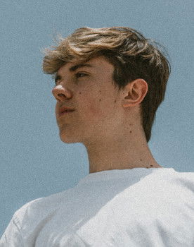 Samuel Blanco as Dani