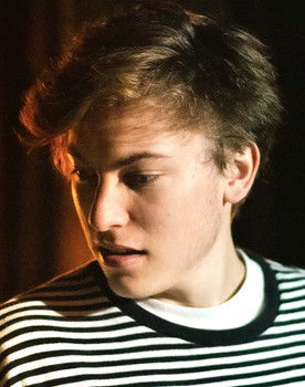 Quincy Kern-Johnson as Therapy Enjoyer #2