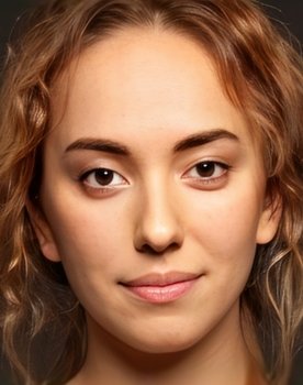Duygu Sarişin as 