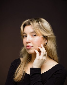 Caroline LeVans as Eve