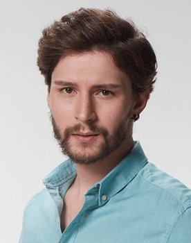 Bora Cengiz as Arda