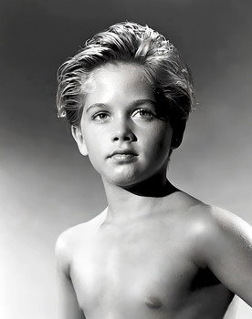 Tommy Carlton as Joseph 'Joey' Martin