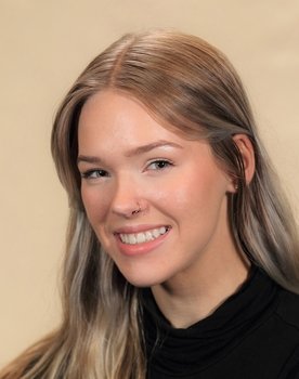 Lizzie Salata as Audra