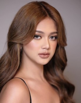 Liz Gonzales as Vodka Spritz Girl