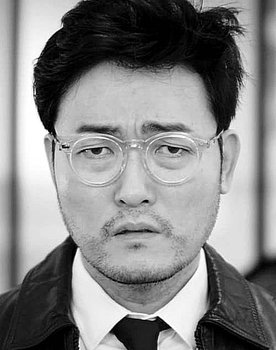 Lee Jun-hyeok as 
