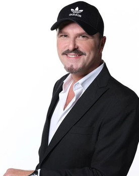 Herion Mustafaraj as Danieli