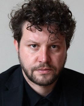 Thomas Höppener as Kerwin