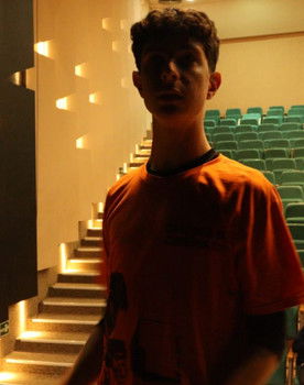 Gustavo Kuehne as Hugo