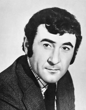 Leonid Kanevskiy as smuggler in Istanbul