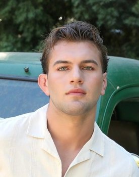 Mason Eaglin as Reece