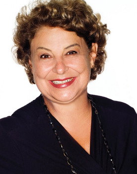 Cláudia Mello as Januária