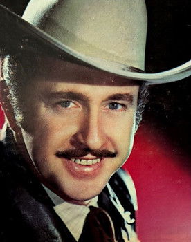 Demetrio González as Demetrio González "El Gallo Colorado"