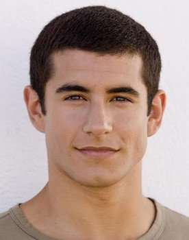 Gonçalo Dias as Rogério (jovem)