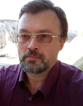 Andrei Skripskiy as the King