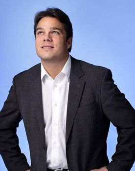 Albert Svanberg as Self - Speakerröst (voice)